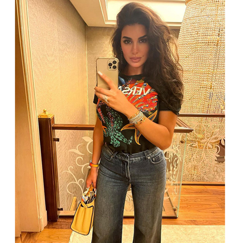 صور أفضل إطلالات ياسمين صبري بموضة الجينز