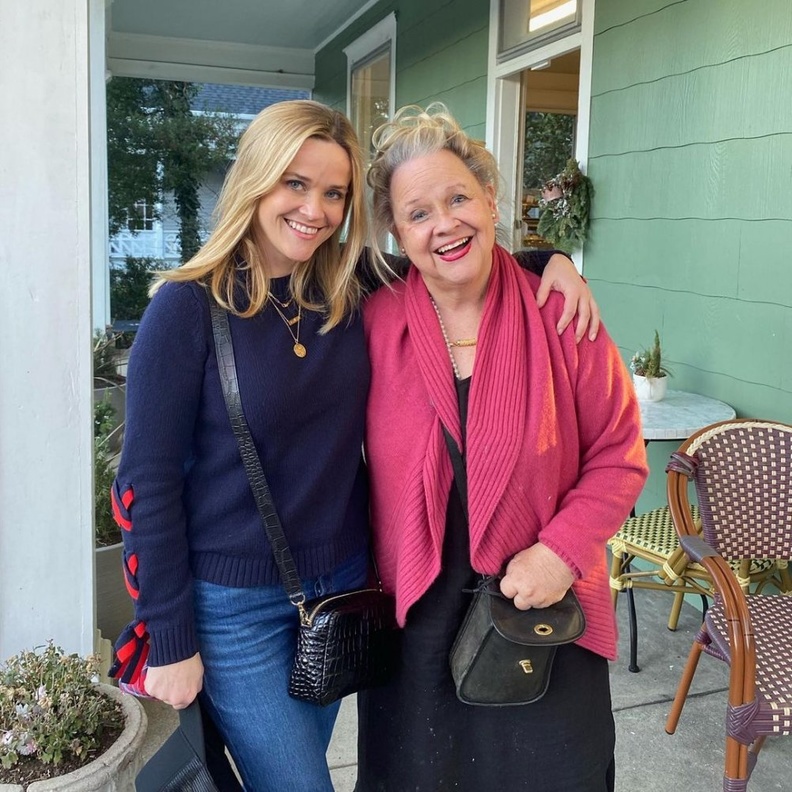 ريس ويذرسبون ووالدتها