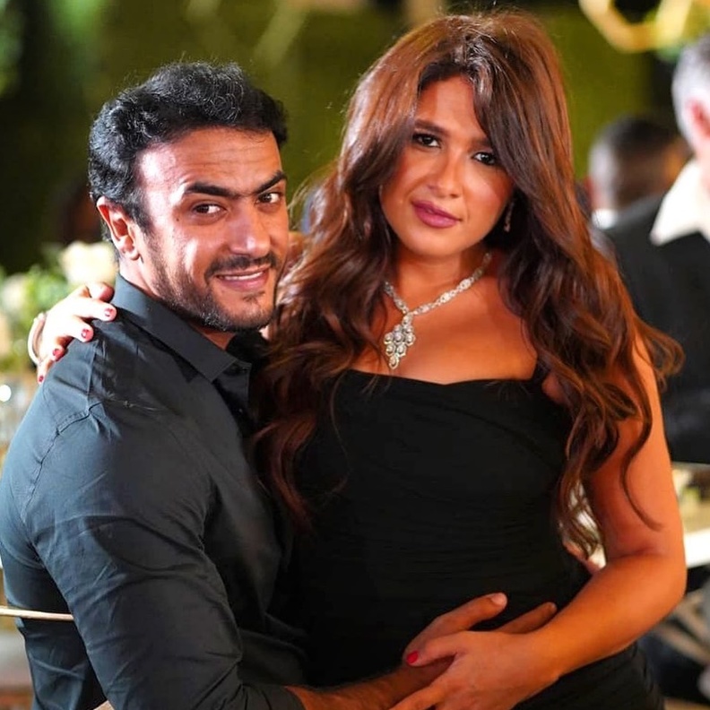 ياسمين عبد العزيز وأحمد العوضي