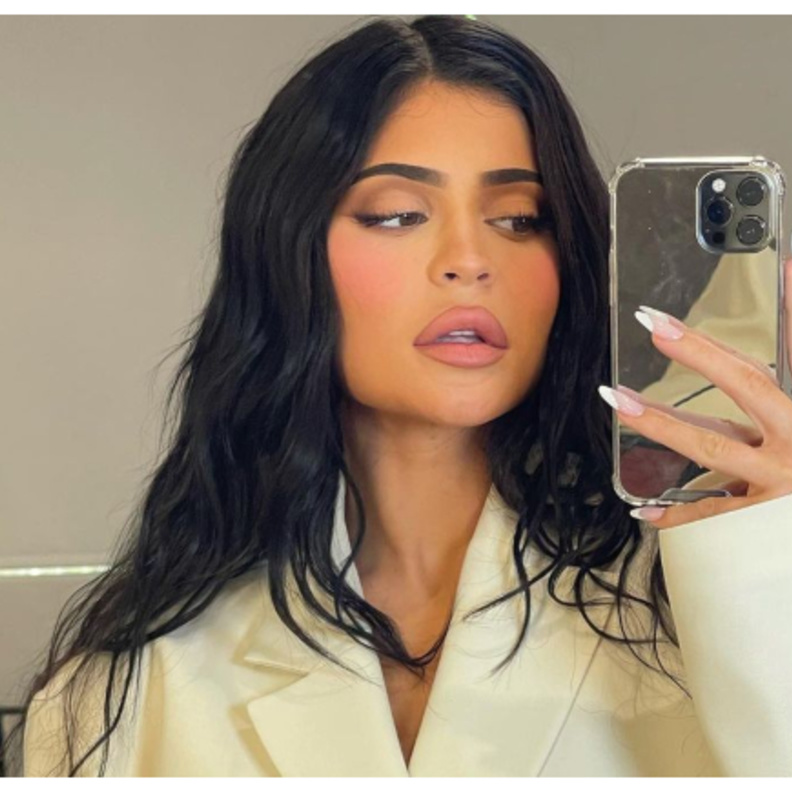 أسرة كايلي جينر سعيدة بخبر حملها