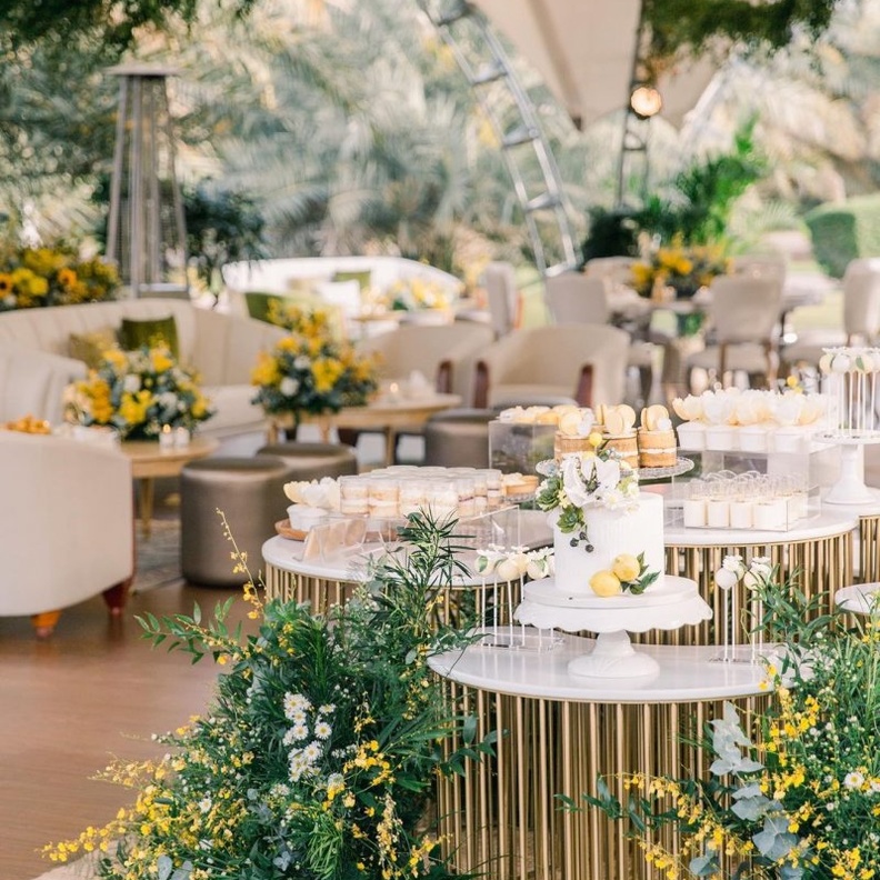  ديكور زفافك بلمسات الورد الأصفر من تنفيذ Carousel Wedding