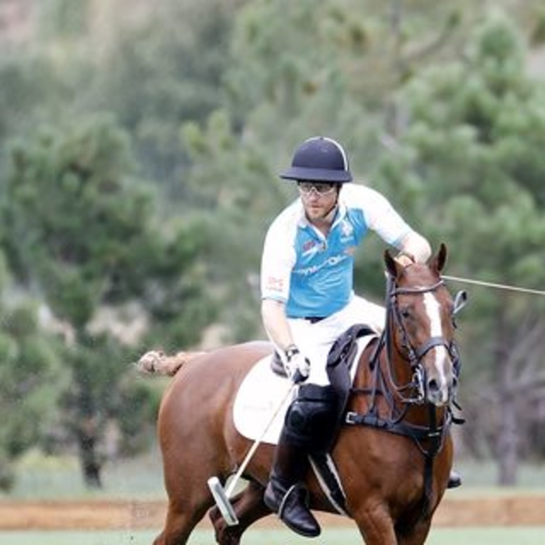 الأمير هاري يتبرع بـ 1.5 مليون دولار من عائدات مذكراته لأطفال جنوب أفريقيا