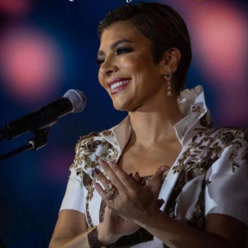 من اطلالة الفنانة أصالة المستوحاة من جدة التاريخية الصورة من حساب بنش مارك