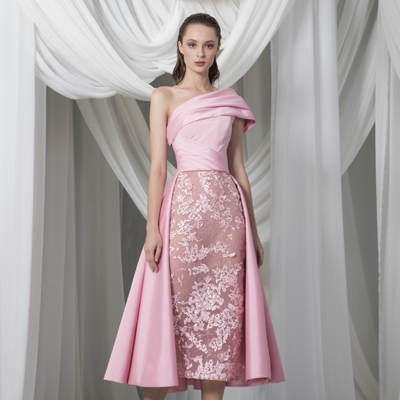 فساتين خطوبة متوسطة الطول باللون الزهري@tonyward