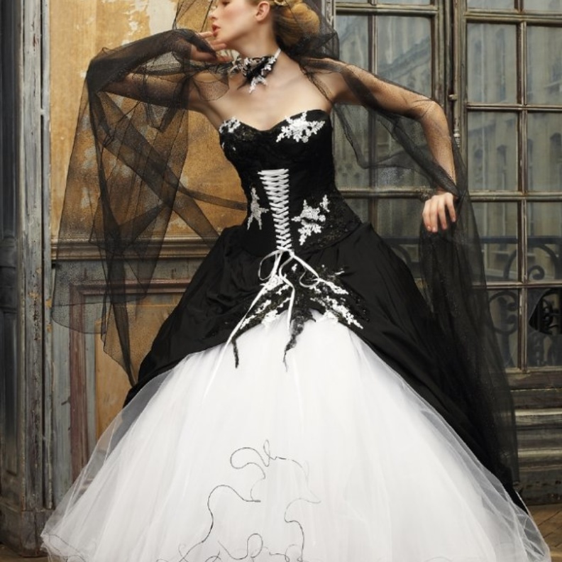 فساتين الزفاف باللونين الأبيض والأسود القصيرة عارية الأكتاف