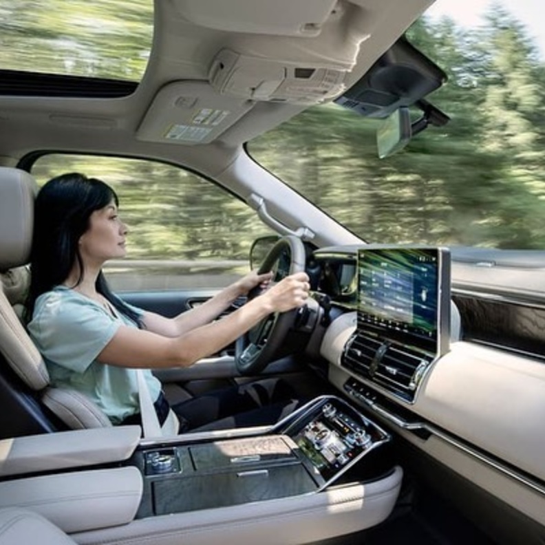 Navigator2022 أفخم سيارات الدفع الرباعي