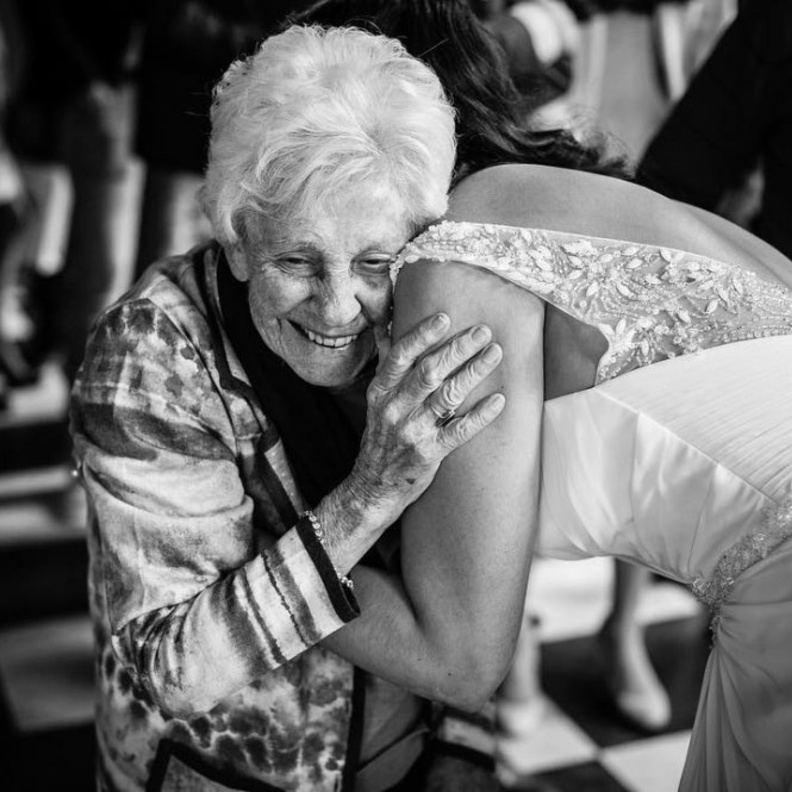 عروس تمنع جدة زوجها من حضور حفل الاستقبال في حفل زفافها