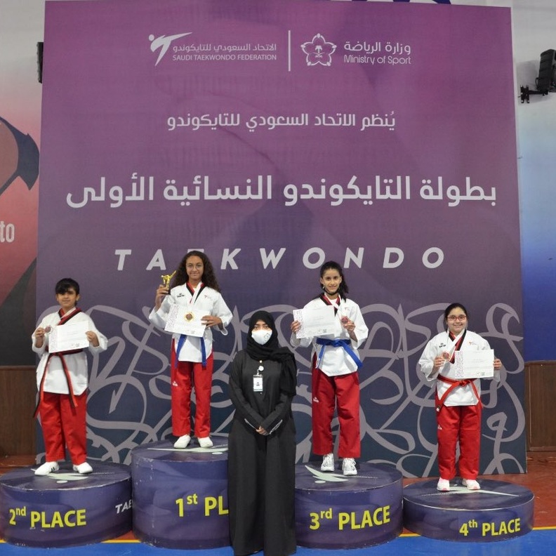 رؤى قطان تتوج الفائزات في بطولة التايكوندو النسائية الأولى في جدة 