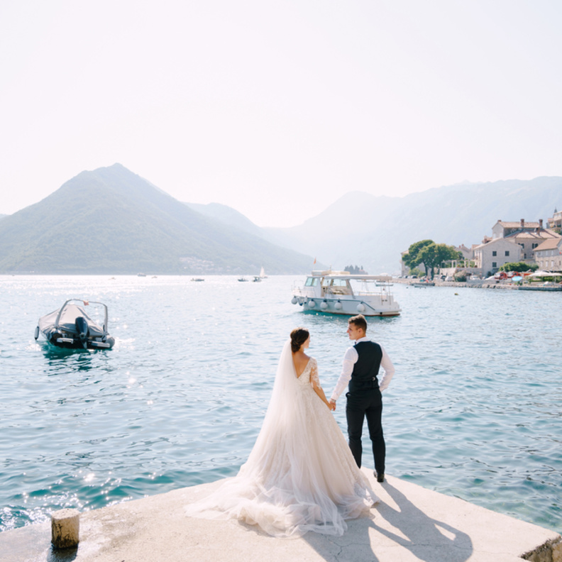 احرصي على أن تقوم وضيوفك بالاستعداد لاحتفالات الزفاف على متن القارب