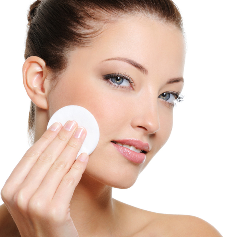  3 اخطاء ترتكبينها عند ازالة المكياج واهم 3 طرق لتصحيحها.