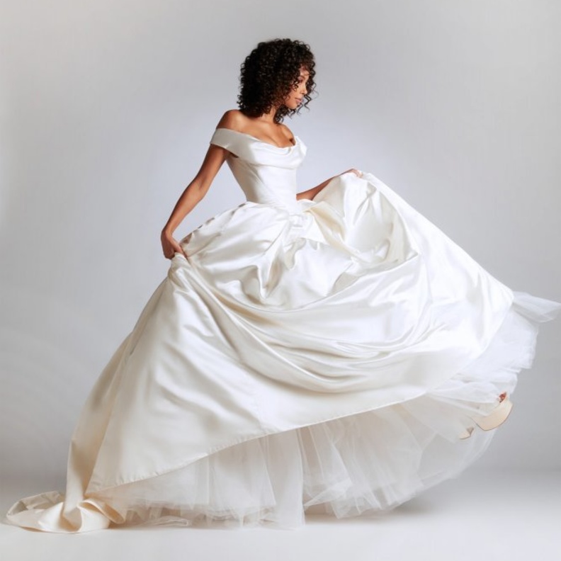 فساتين زفاف لممشوقات القامة@viviennewestwood