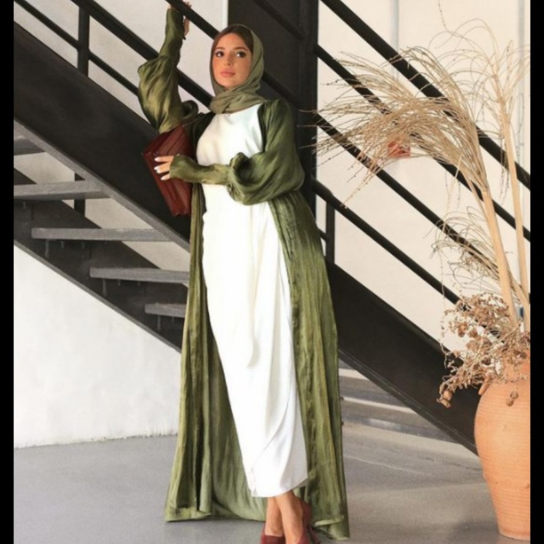 اناقة راقية للمحجبات في يوم المرأة الإمارتية على طريقة الفاشينيستا فاطمة حسام