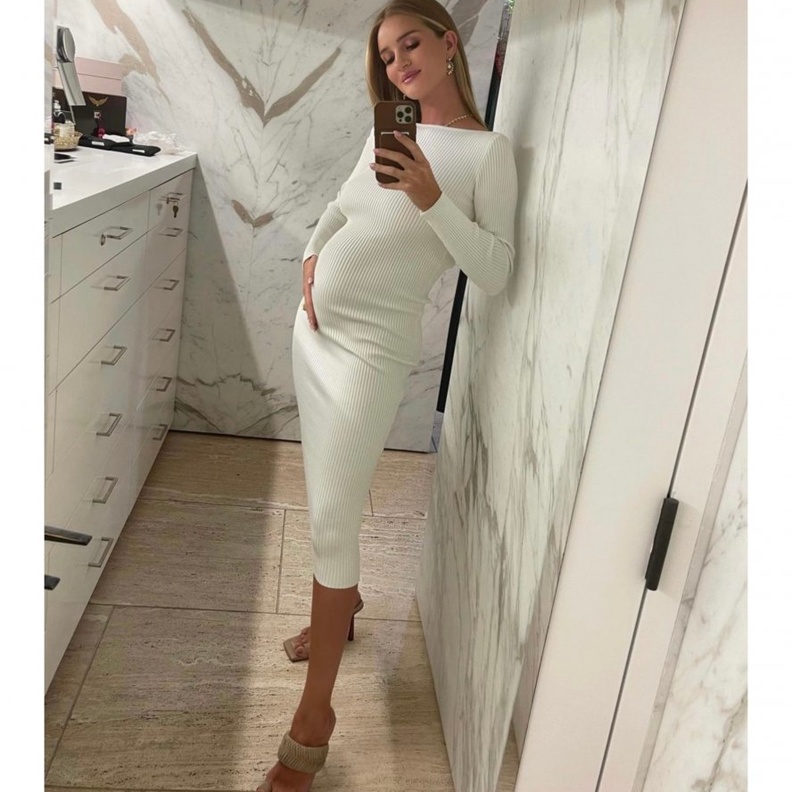 اجمل 10 اطلالات روزي هنتيغتون وايتلي بعد الاعلان عن حملها