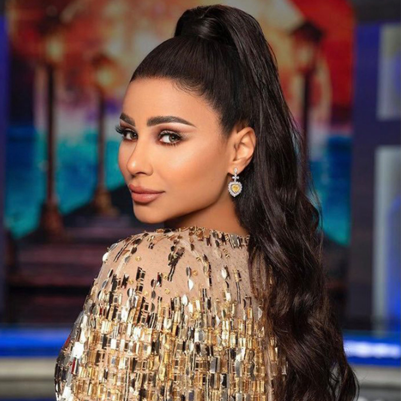 تسريحات شعر مرفوعة بشكل نصفي بأسلوب مهيرة عبدالعزيز