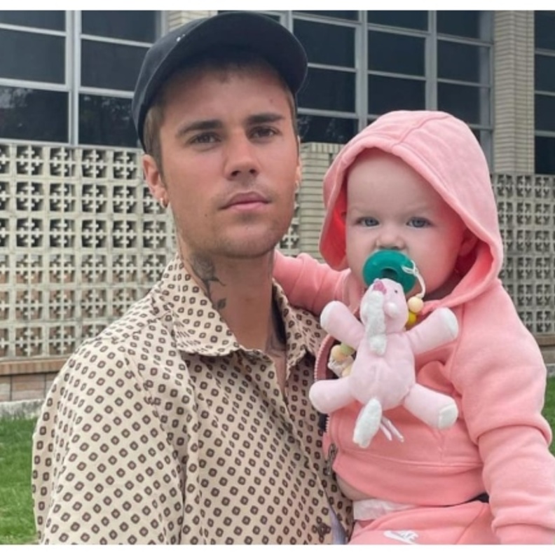 جاستن بيبر يشارك صور مع طفلة صغيرة عبر حسابه على إنستجرام..من تكون؟