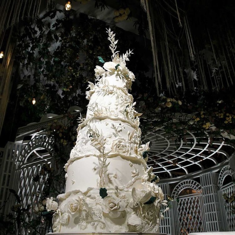 صيحات كعمات زفاف إمارتية من تنفيذ Sadia Cake Art