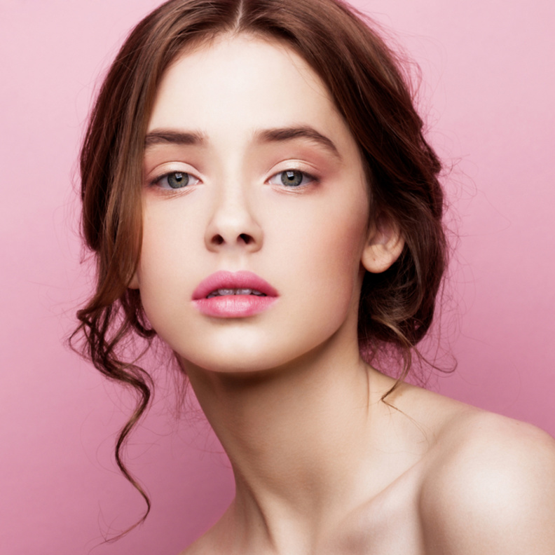 خطوات تطبيق مكياج مناسب للواتي يعانين من البثور