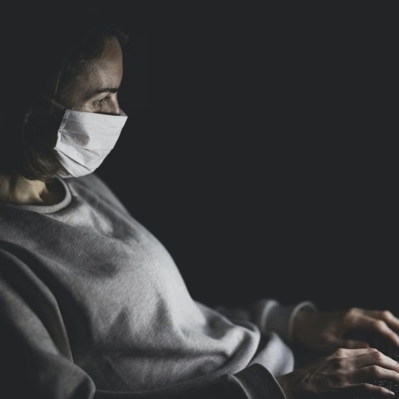  خبير يحذر من ظهور كوفيد 22 أكثر انتشارا من دلتا