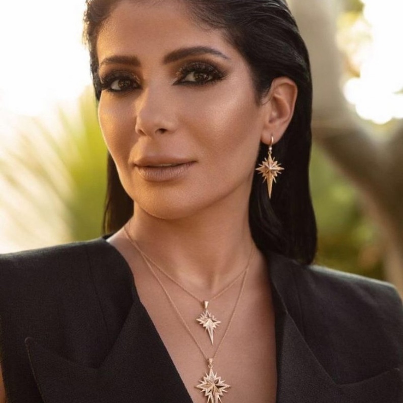 إطلالة منى زكي