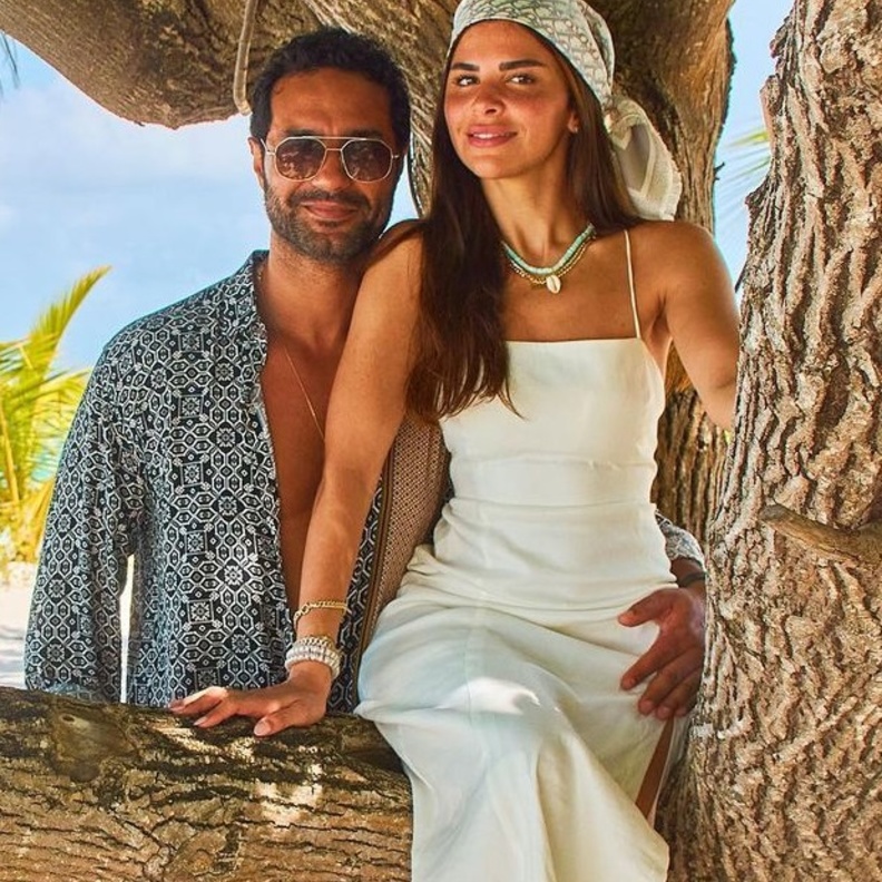 كريم فهمي وزوجته 