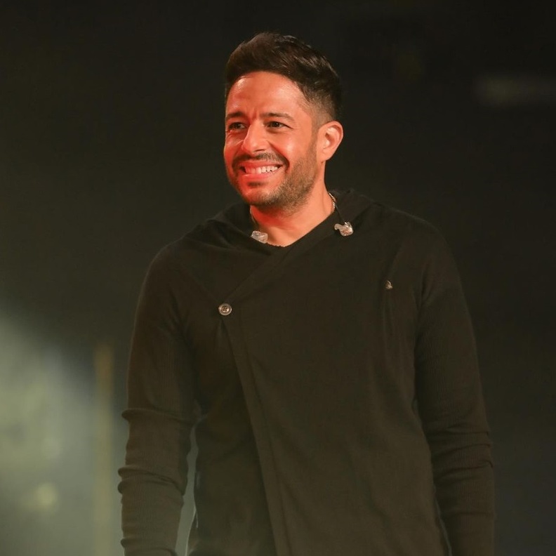 محمد حماقي- الصورة من حسابه بانستجرام