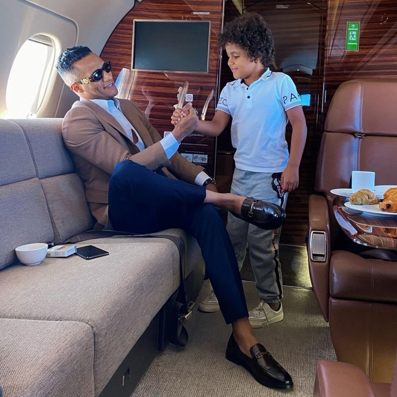 علي مع والده محمد رمضان