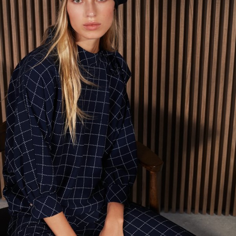 مجموعة الأزياء النسائية والرجالية من كارولينا هيريرا لموسم خريف وشتاء 2021 