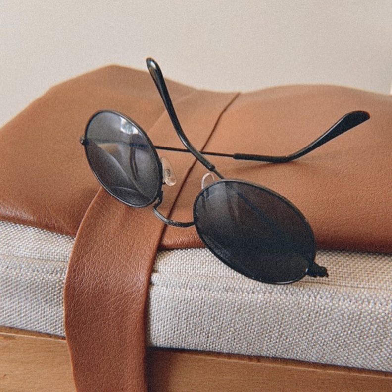  نظارات اوكيو دائرية الشكل وبإطارات رفيعة المصدر occhio