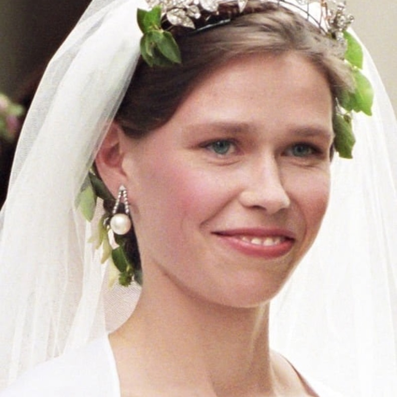 إطلالة ليدي سارة شاتو في حفل زفافها