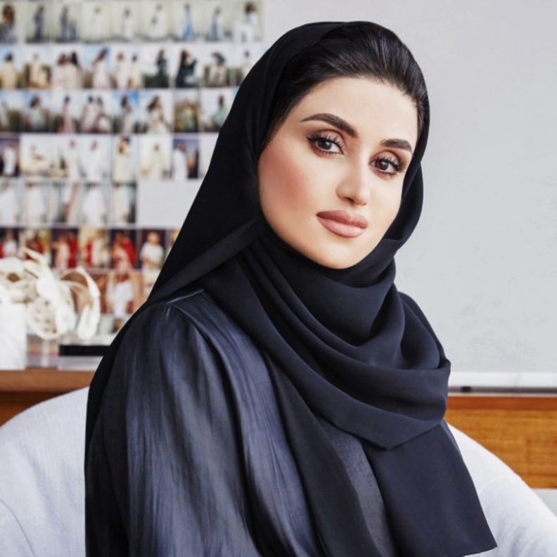 مصممة الأزياء الإماراتية ياسمين الملا