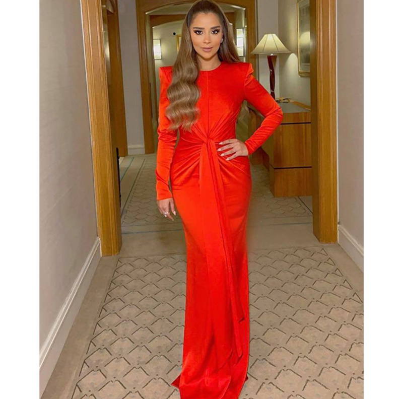 فساتين كاجوال صيفية باللون الاحمر باسلوب بلقيس بتوقيع Alex Perry