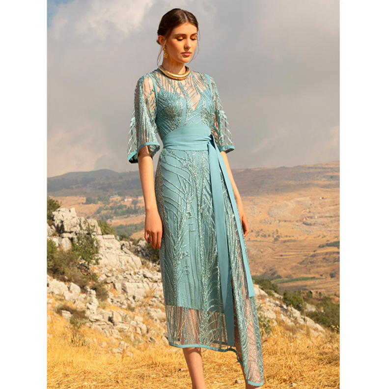 فساتين سهرة محتشمة بتدرجات اللون الازرق الفاتح من دار Elie Saab