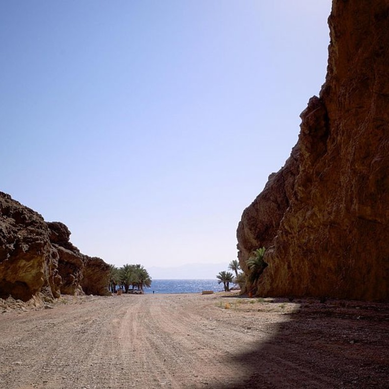 مضيق وادي العيون.. وجهة مثالية لعشاق المغامرة والبحر بالسعودية   - المصدر وكالة أنباء السعودية 