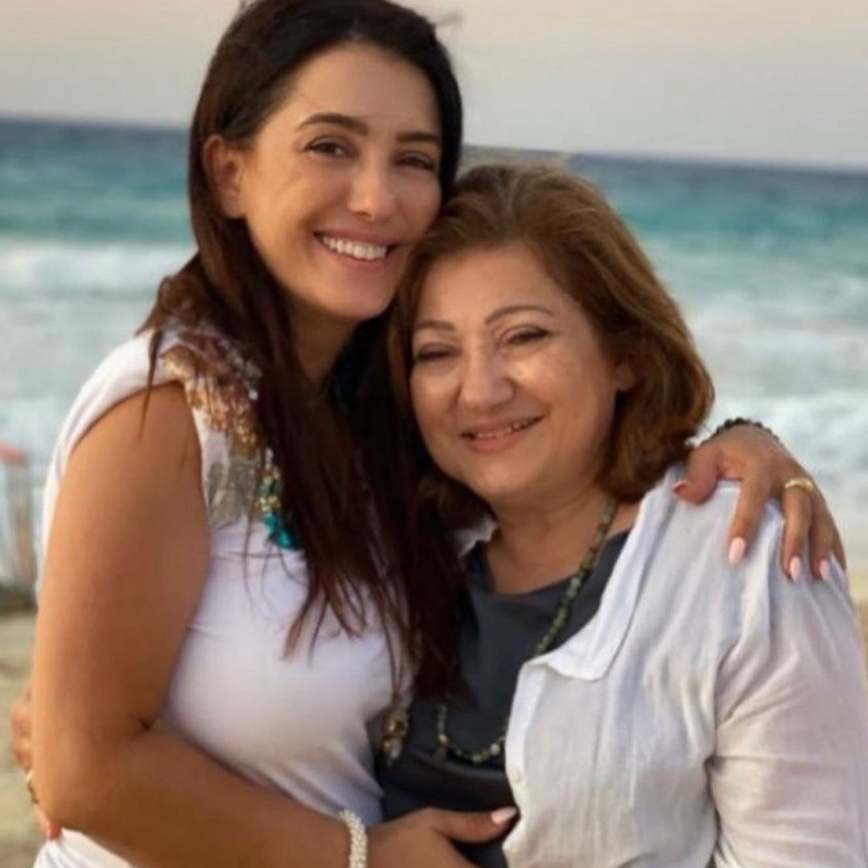 كندة علوش ووالدتها