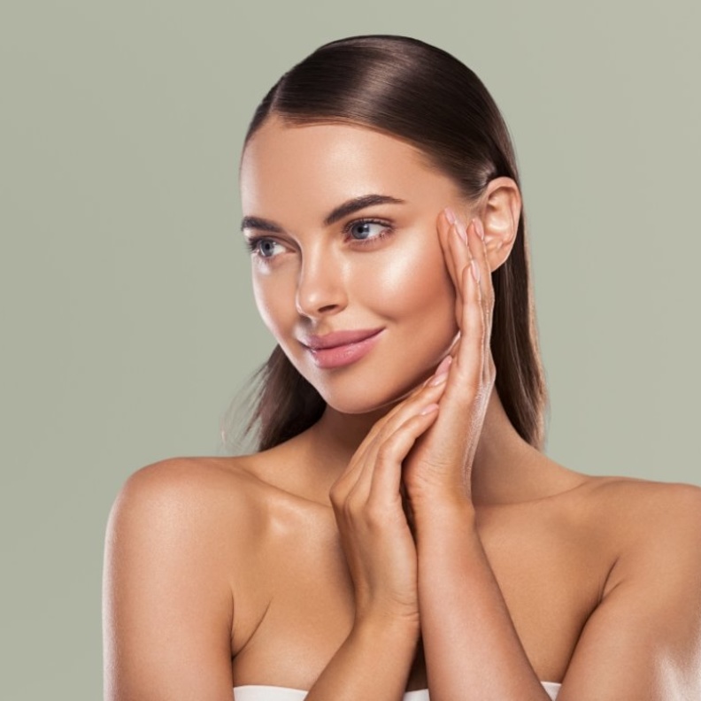 صورة رئيسية يعمل علاج الـ skin booster على تحسين ترطيب البشرة