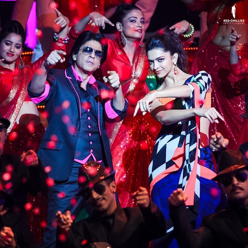  شاروخان وديبيكا بادوكون يصوران أغنية في إسبانيا