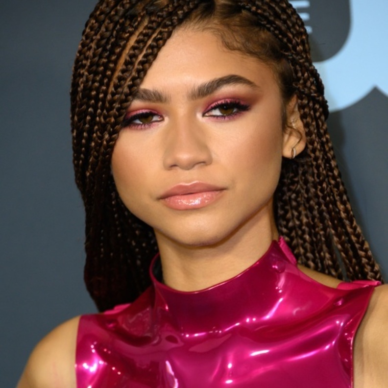 تسريحات شعر الضفائر الرفيعة والافريقية من وحي Zendaya