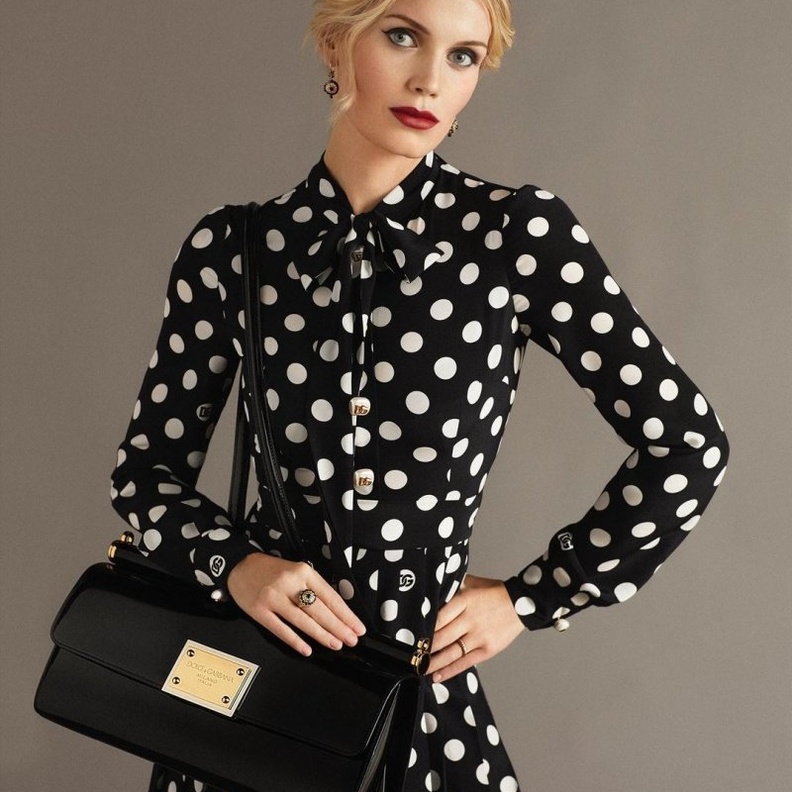 الليدي كيتي سبنسر تتألق بإطلالة مشابه لكيت ميدلتون.. أيهما أجمل؟ 