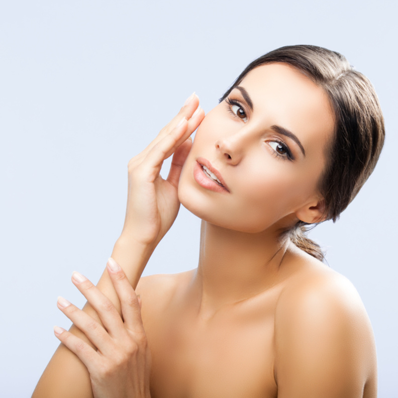  وصفة اللبن رائعة لإزالة البقع الحمراء