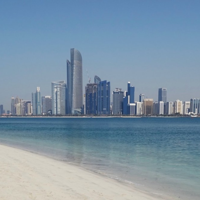 55 دولة على القائمة الخضراء للمسافرين إلى أبوظبي 