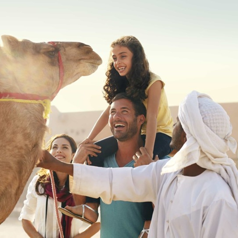 سوق الجمال الشهير في العين.. مغامرة لا تنسى لعشاق التراث والتقاليد الأصيلة- المصدر زوروا أبوظبي 