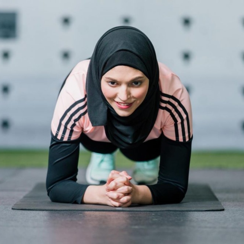 حركات الجسم الكاملة ورفع الاثقال من التمارين التي تساعد على زيادة قوة العضلات