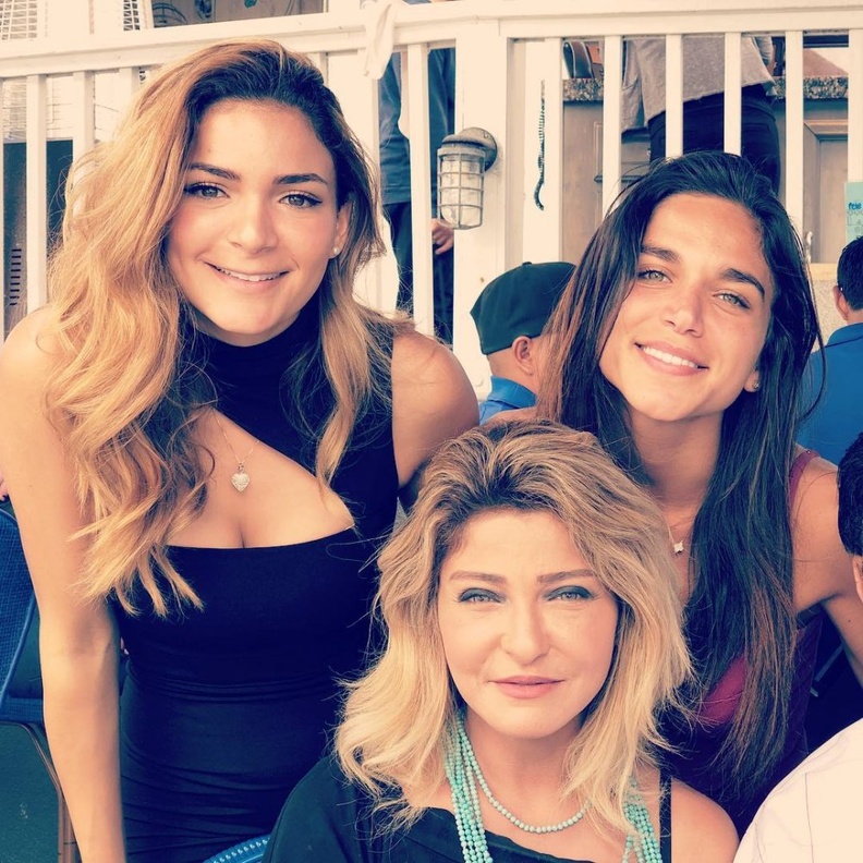 علا غانم وبناتها 