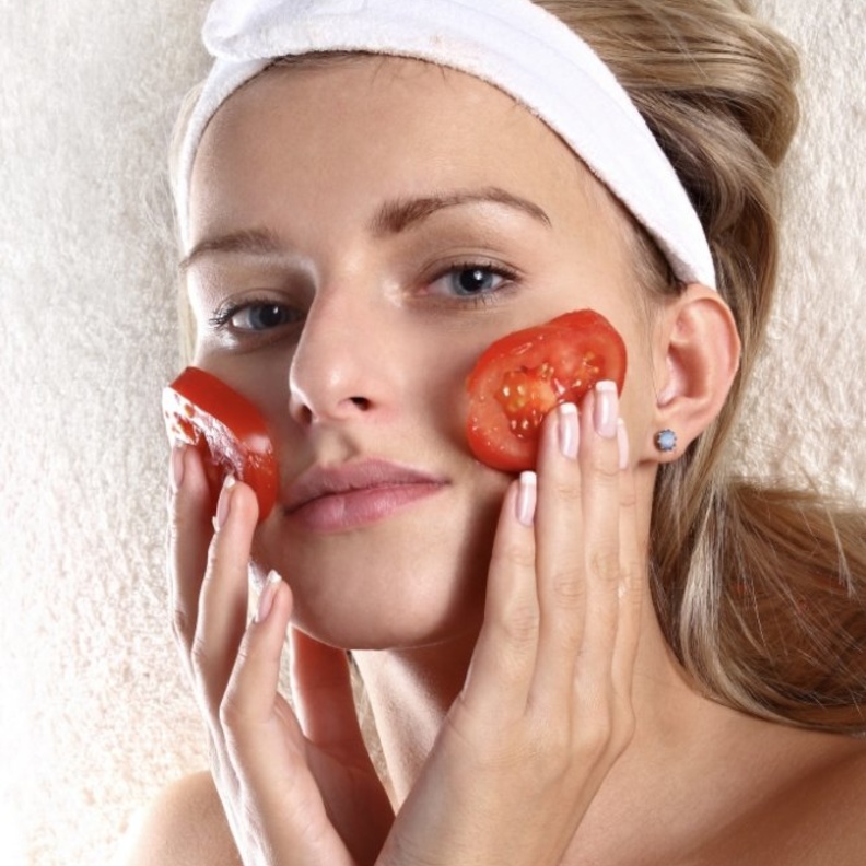 فوائد ماسك الطماطم للحصول على بشرة نضرة وشابة