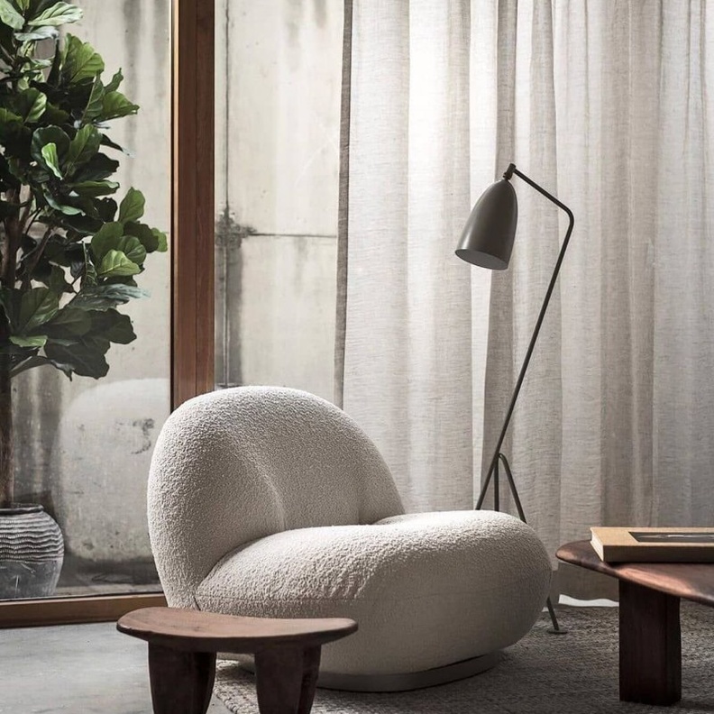 ديكور ركن في منزلك باللون البيج الأنيق والخشب الدافئ