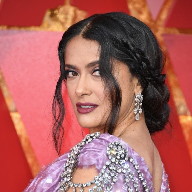  أقراط سلمى حايك من هاري وينستون