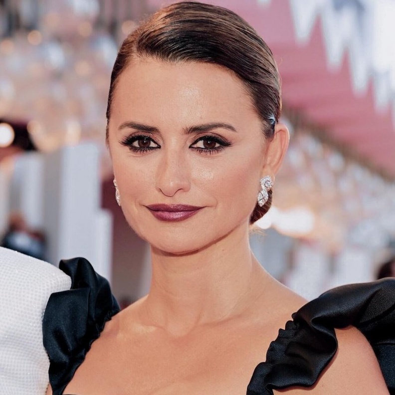 رسمات المكياح البرونزي من وحي اطلالة النجمة Penelope Cruz