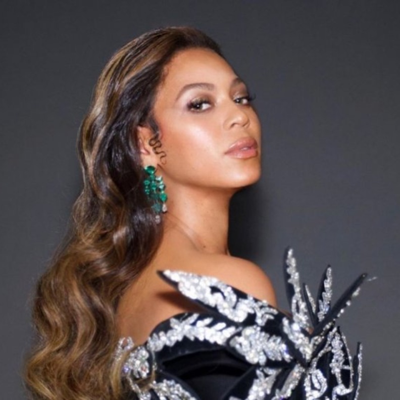 أقراط بيونسيه المثالية من لورين شوارتز