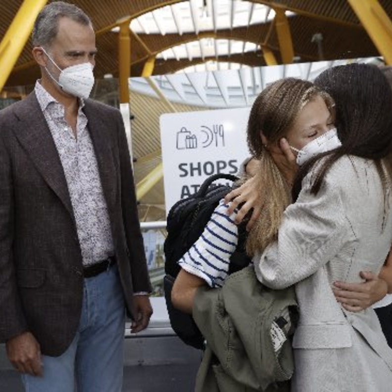 3 أميرات غادرن القارة الأوروبية للدراسة في بريطانيا.. فمن هن؟