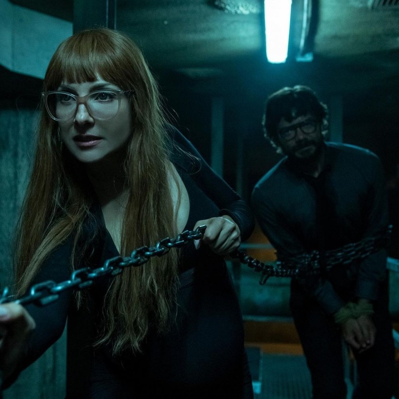 البروفيسور والمحققة اليثيا من "La casa de papel" 
